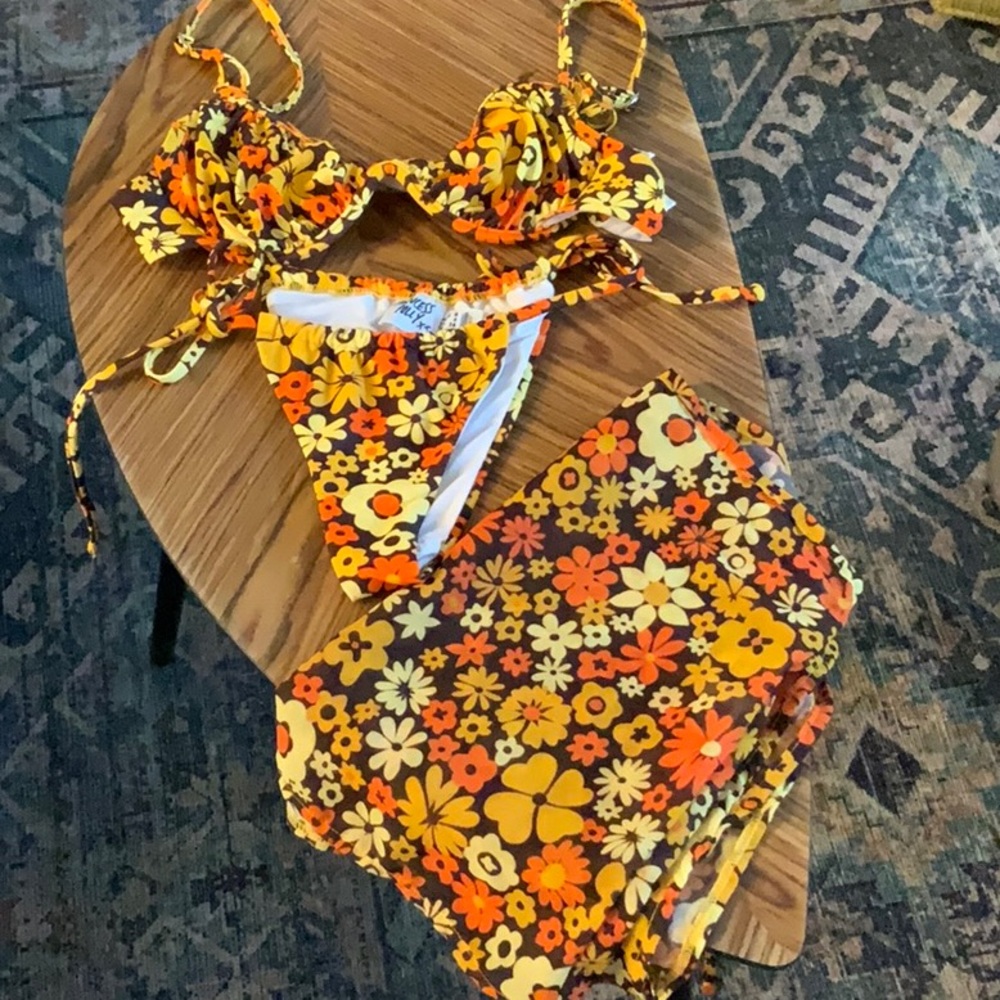 Princess Polly  70’s bikini set with wrap